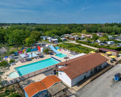 Vue sur le parc aquatique du camping Chadotel le Domaine d'Oléron.