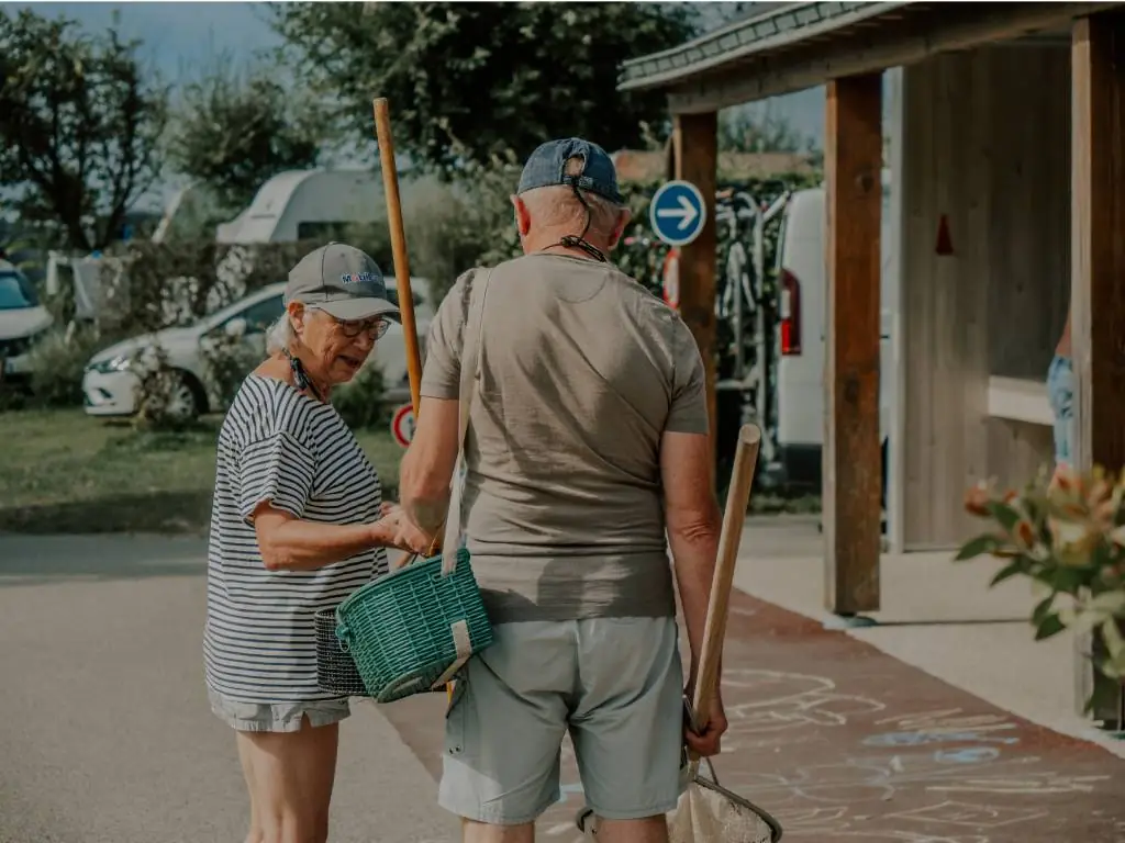 Chadotel Les Iles à Pénestin - couple qui revient de la pêche à pied